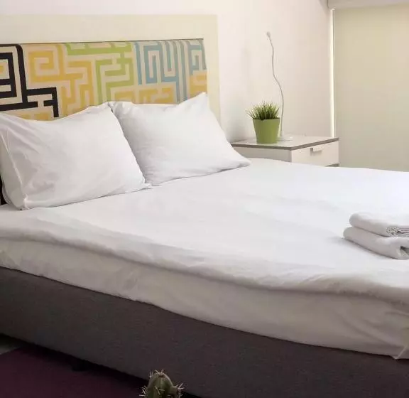 هتل Executive Rooms And Suites Play