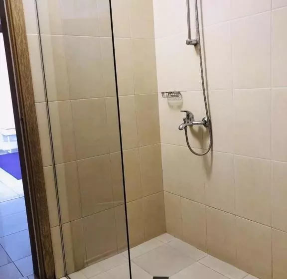 هتل Executive Rooms And Suites Play