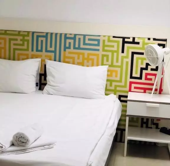 هتل Executive Rooms And Suites Play