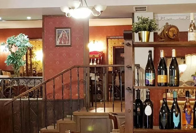Hotelli Minaliat Vek