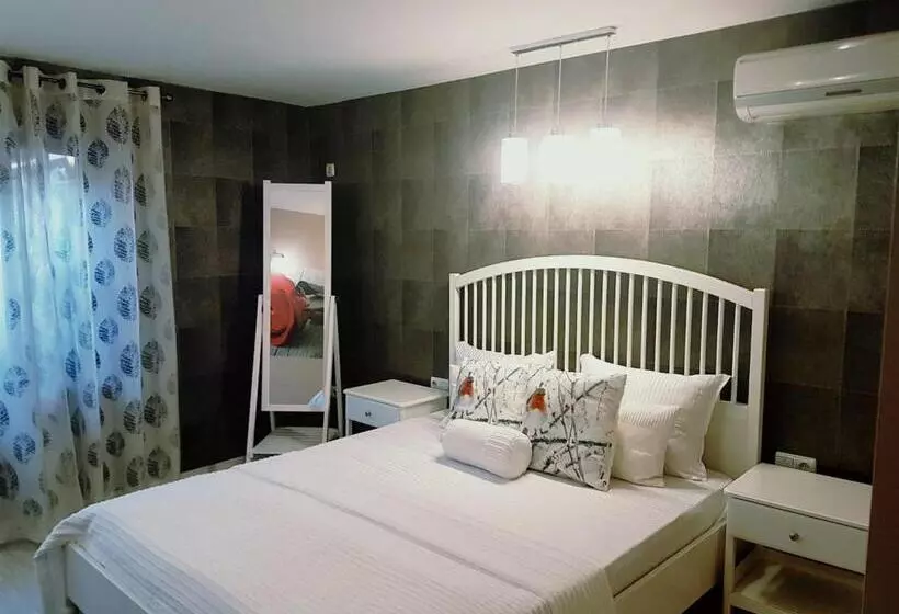 Hotelli Minaliat Vek