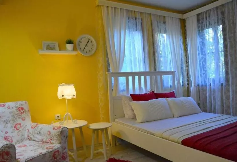 Hotelli Minaliat Vek