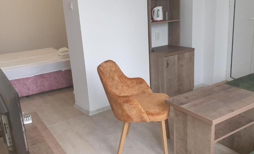 酒店 Priyateli   Friends