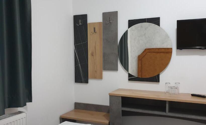 酒店 Priyateli   Friends