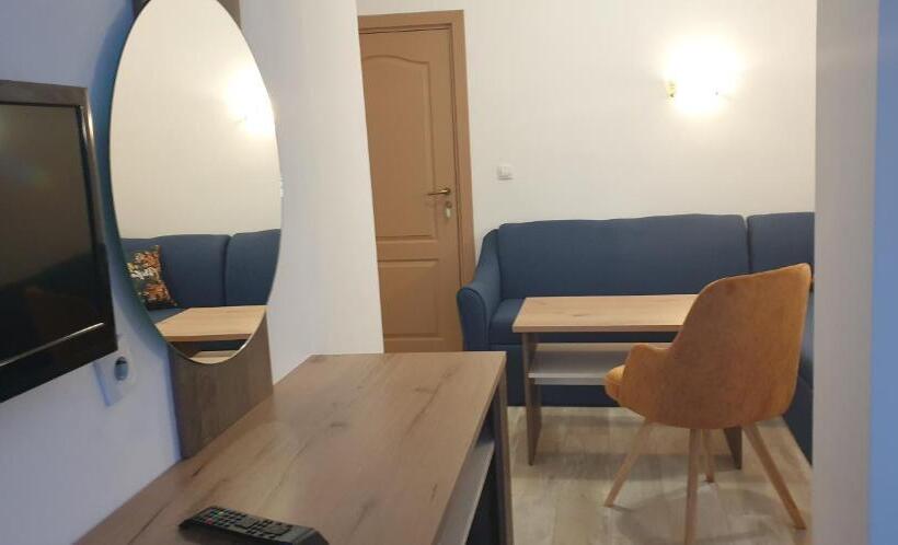 酒店 Priyateli   Friends