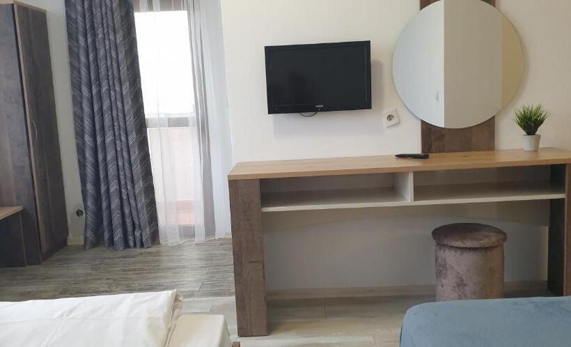 酒店 Priyateli   Friends