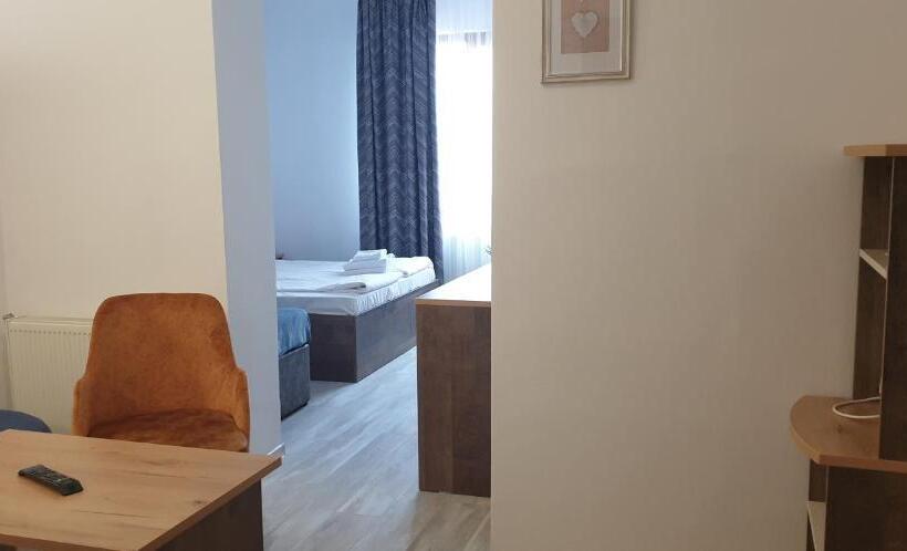 酒店 Priyateli   Friends