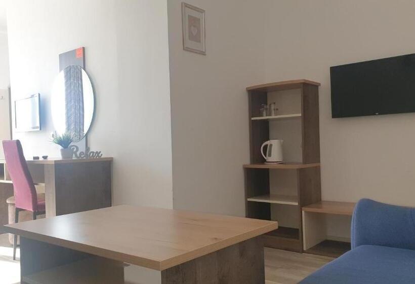 酒店 Priyateli   Friends