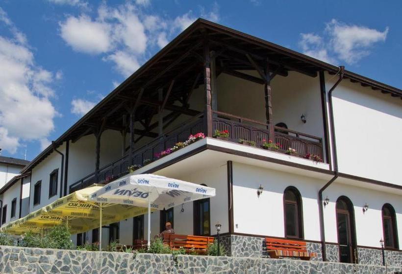 Отель Rusaliite Adventure House