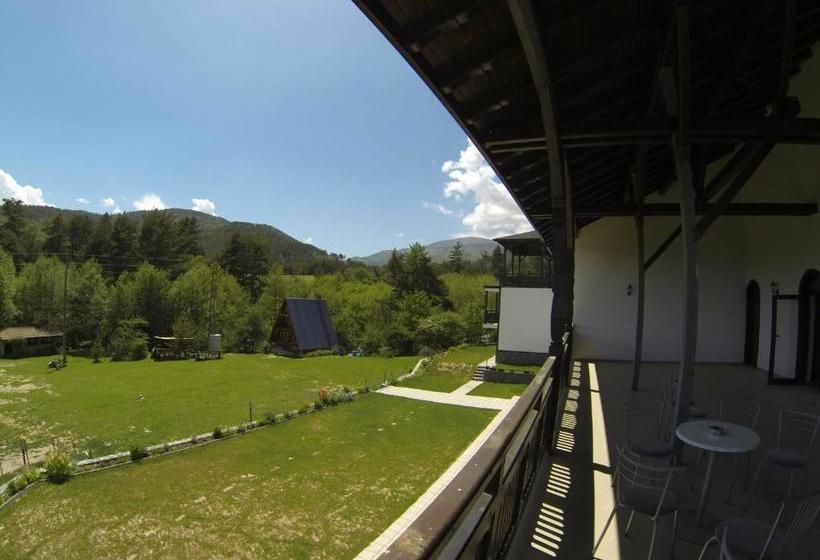 Отель Rusaliite Adventure House