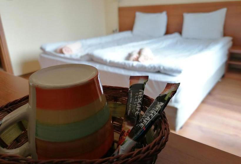 Отель Rusaliite Adventure House