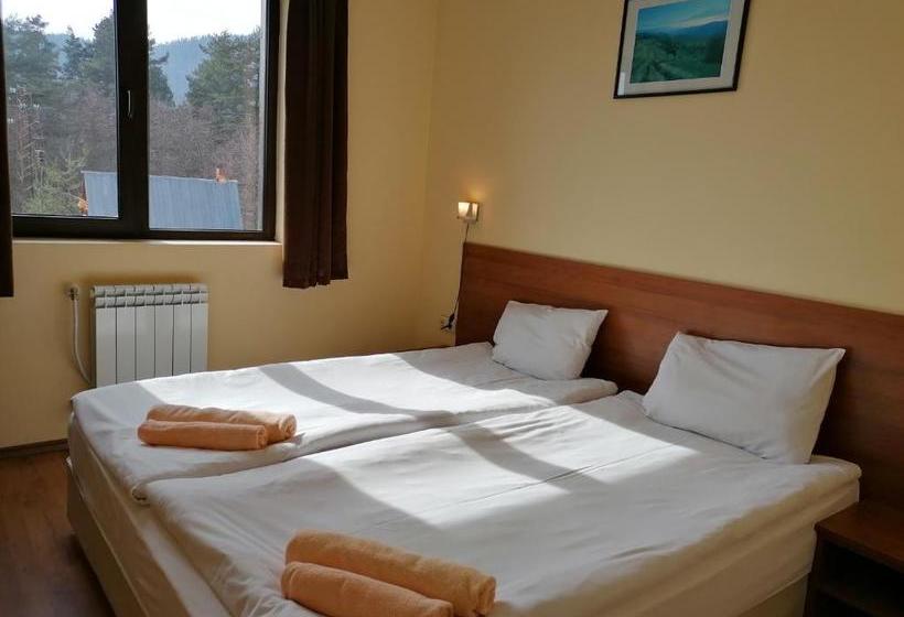 Отель Rusaliite Adventure House