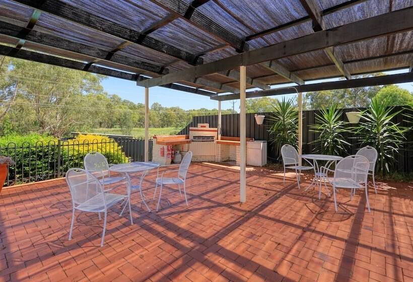 모텔 Bishops Lodge Narrandera