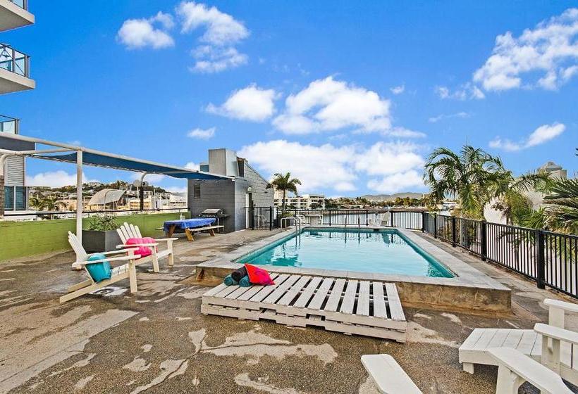 فندق صغير Adventurers Backpackers