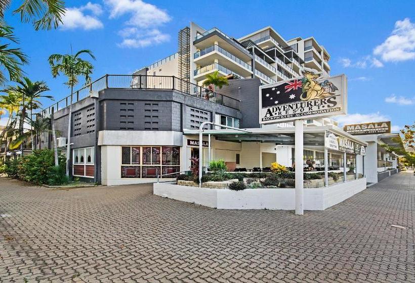 فندق صغير Adventurers Backpackers