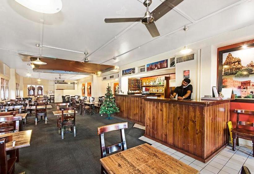 فندق صغير Adventurers Backpackers