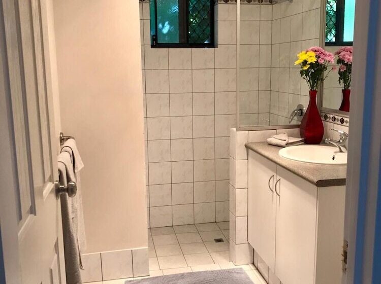 민박 Little Shangri La