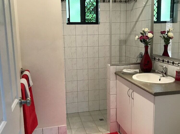 민박 Little Shangri La