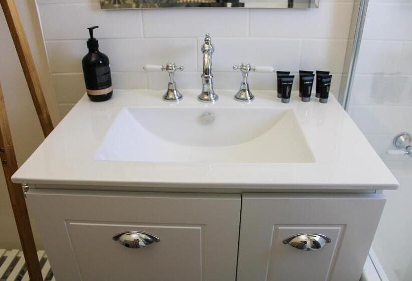 تختخواب و صبحانه Windarra On High