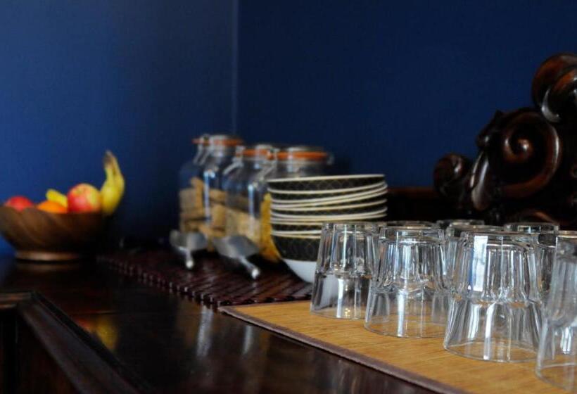 تختخواب و صبحانه Windarra On High