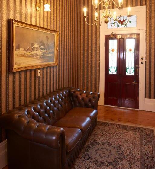 تختخواب و صبحانه Windarra On High