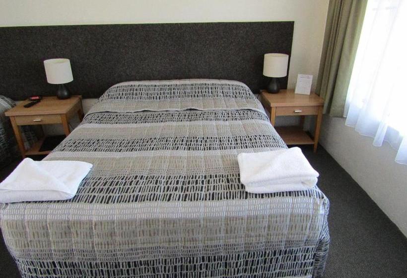 Hanging Rock Family Motel