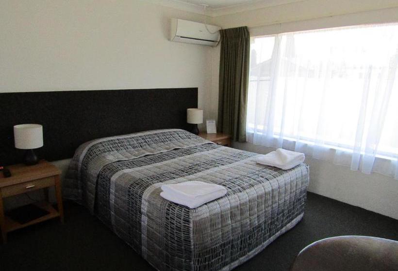 Hanging Rock Family Motel