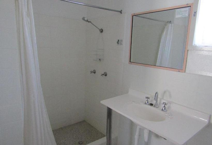 Hanging Rock Family Motel