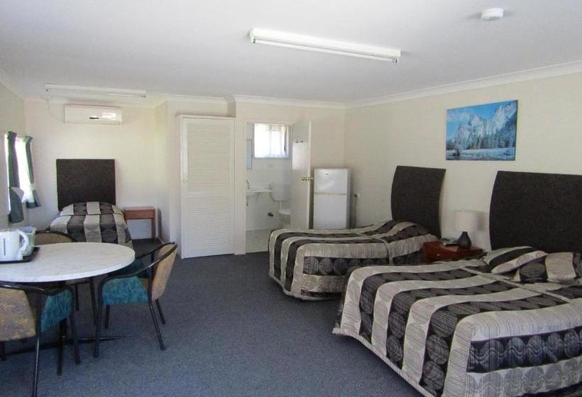 Hanging Rock Family Motel