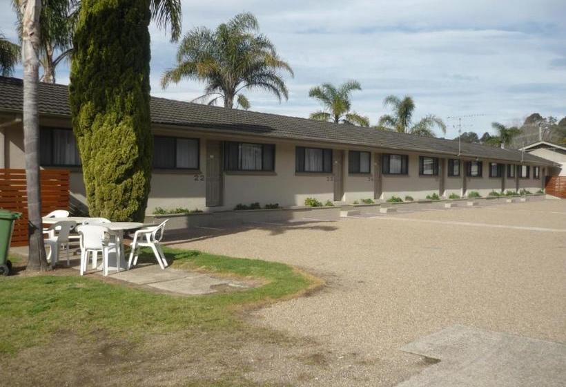 Hanging Rock Family Motel