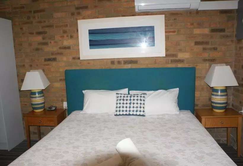 Hawks Nest Motel