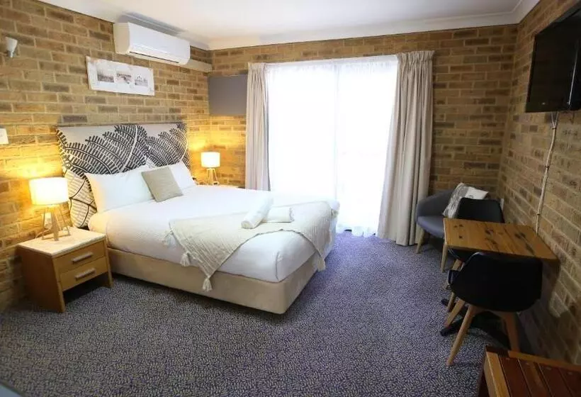 Hawks Nest Motel