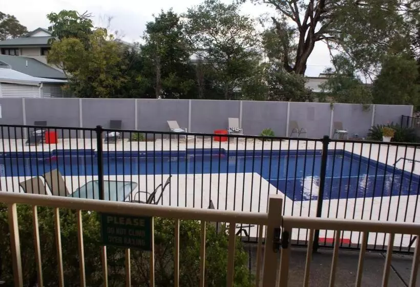 Hawks Nest Motel