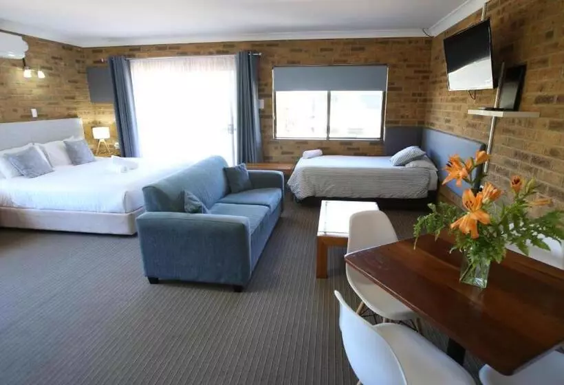 Hawks Nest Motel