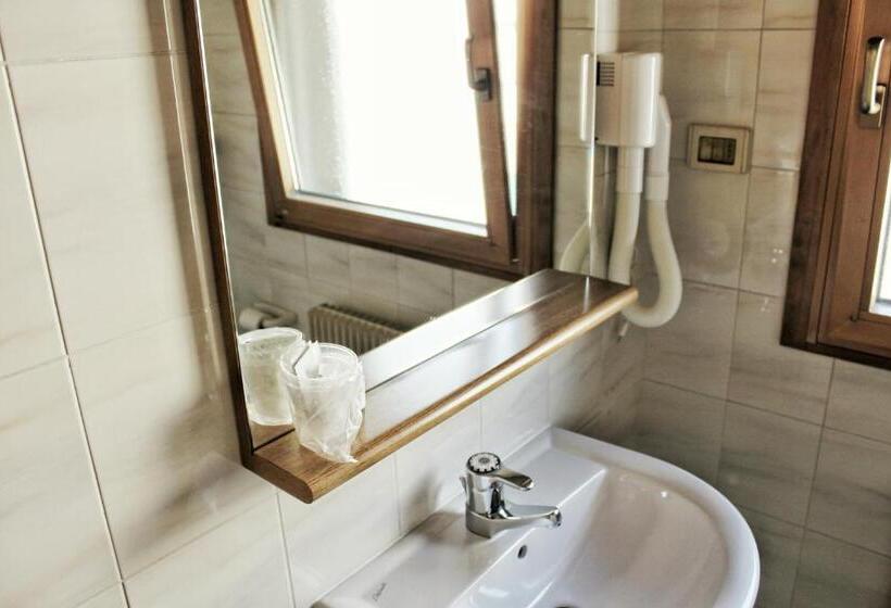 هتل Albergo Hofer