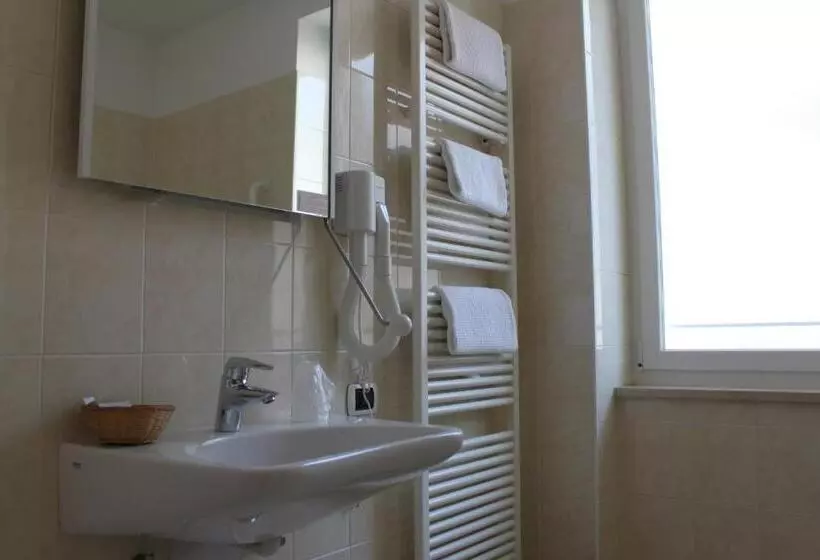 هتل Albergo Hofer