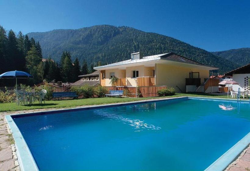 בית מלון כפרי Central