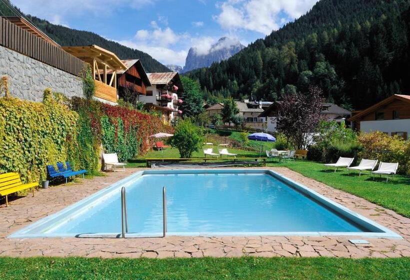 בית מלון כפרי Central