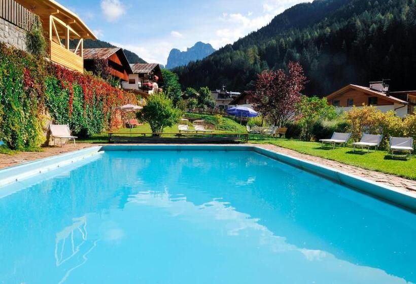 בית מלון כפרי Central