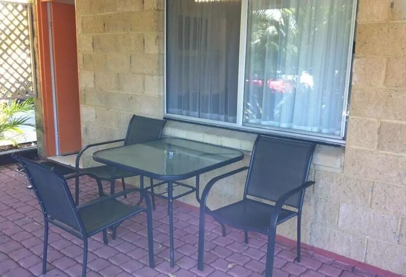 Mango Tree Motel