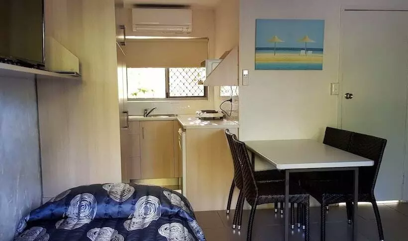 Mango Tree Motel