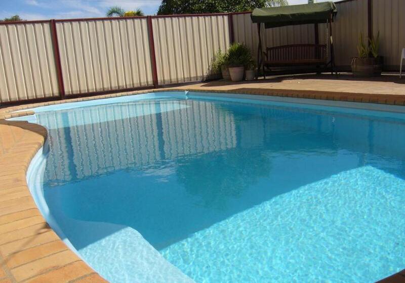 モーテル Charleville Waltzing Matilda Motor Inn