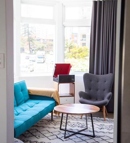 فندق على الطريق The Pink Hotel Coolangatta