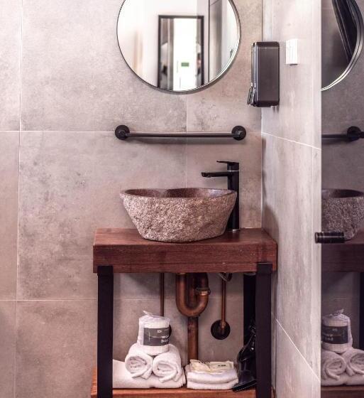 فندق على الطريق The Pink Hotel Coolangatta