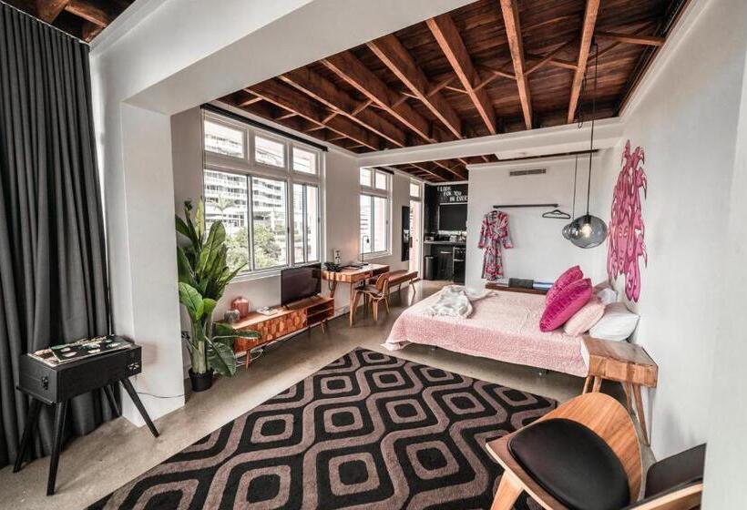 فندق على الطريق The Pink Hotel Coolangatta