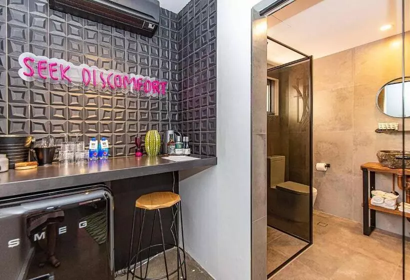Motelli The Pink Hotel Coolangatta