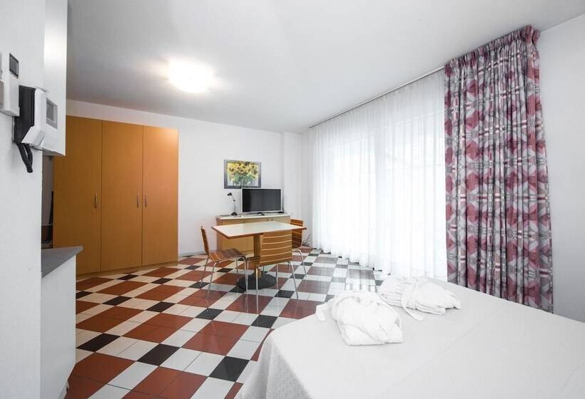 اقامتگاه Piazzi House