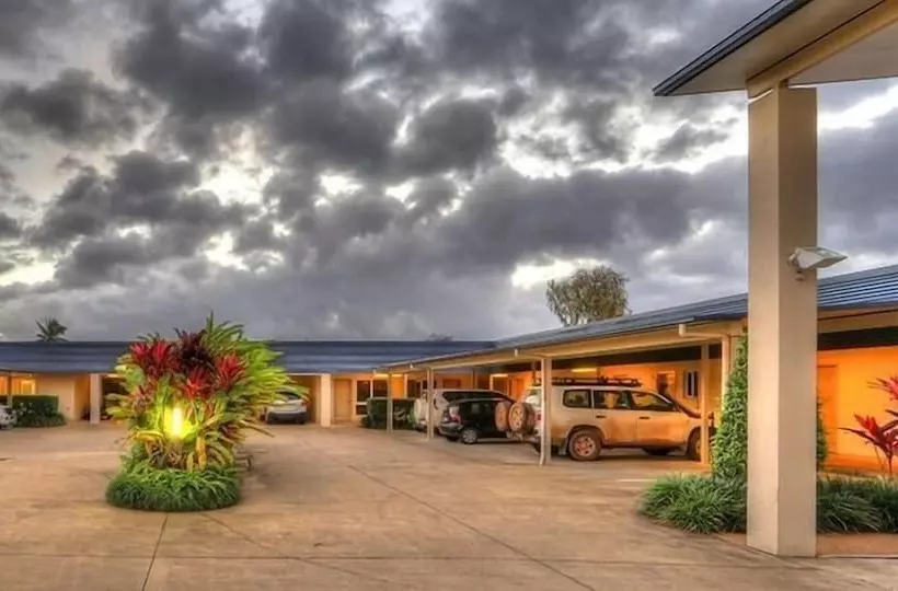 Tropixx Motel