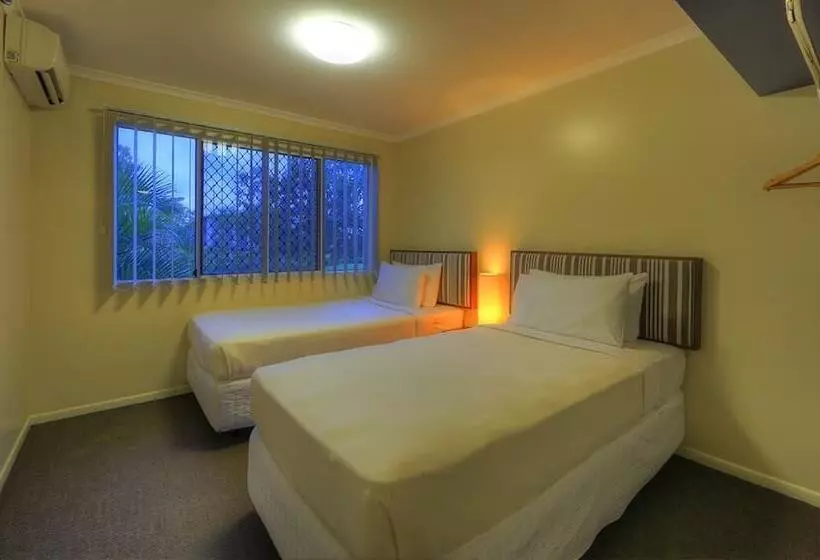 Tropixx Motel