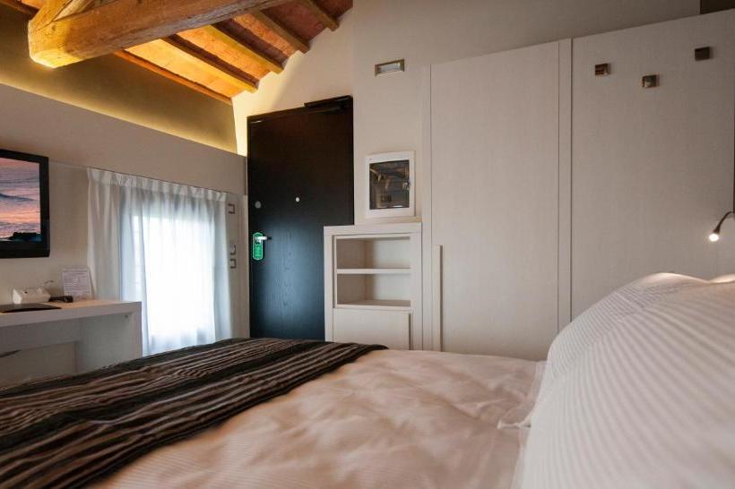 Villa Solaris Hotel & Residence